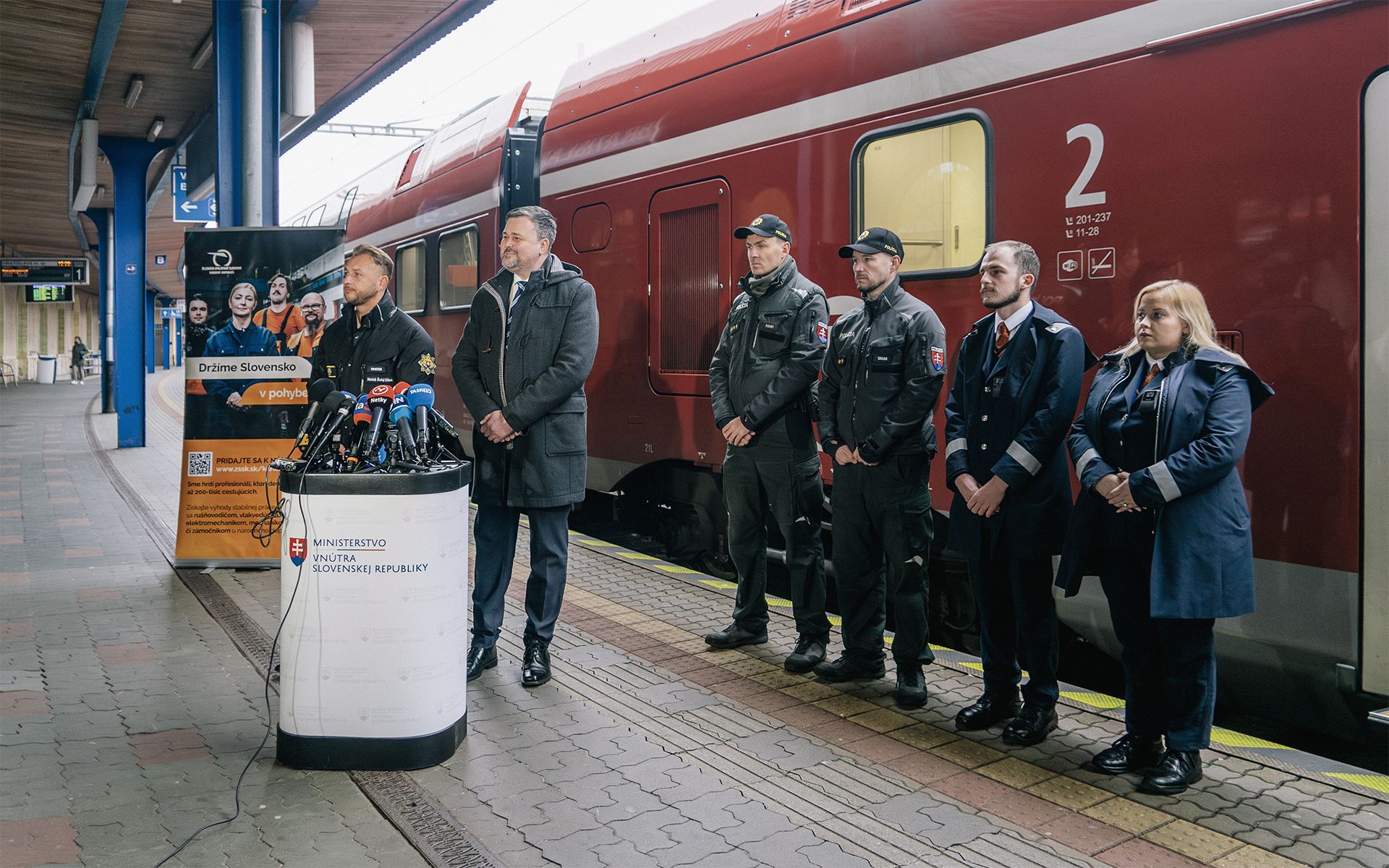 Představení nové jízdenky pro slovenské policisty. Foto: ZSSK