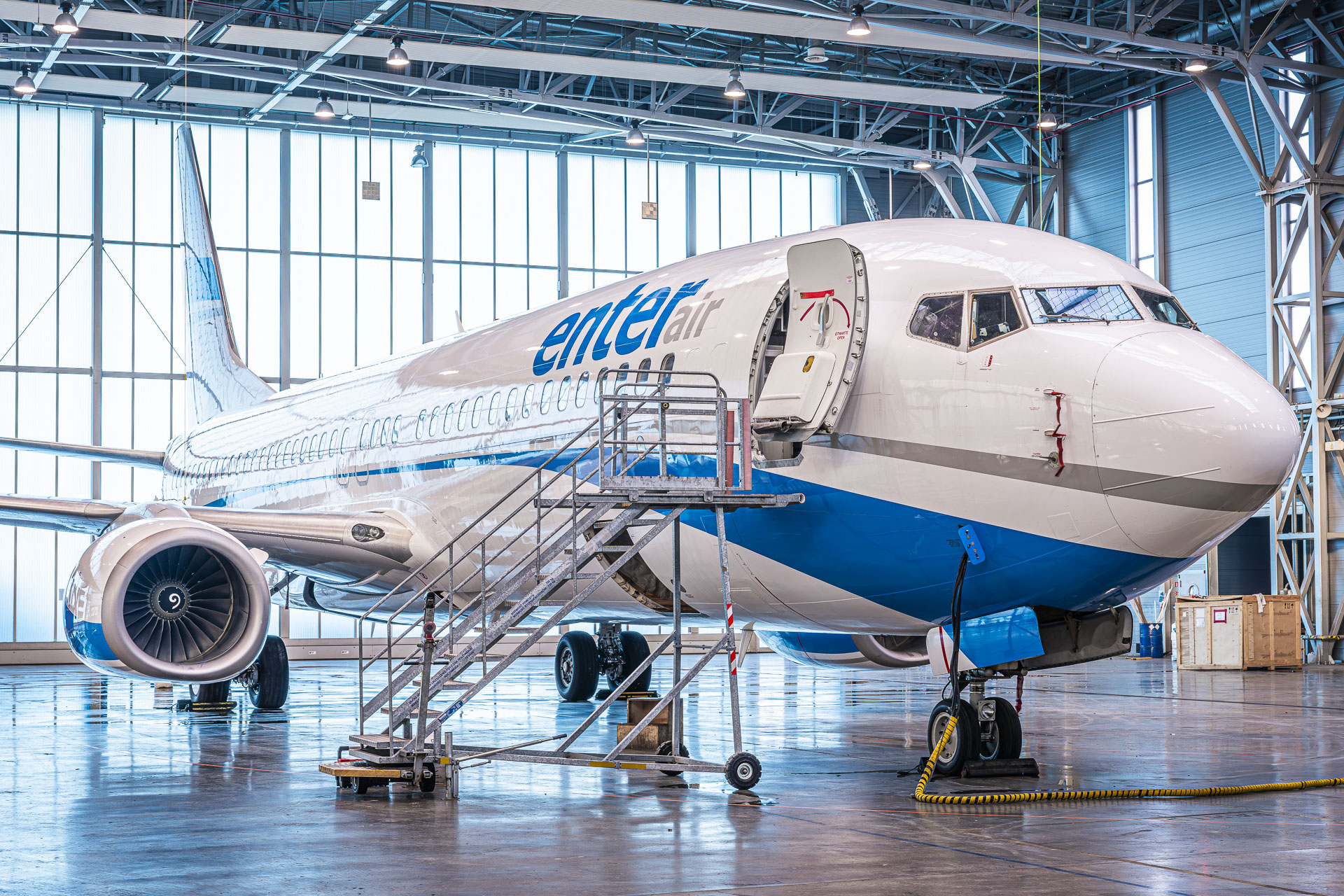 Letoun společnosti Enter Air v hangáru na letišti Katovice. Zdroj: Katowice Airport