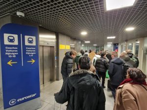 Fronta na boarding do rychlovlaku Eurostar na nádraží Bruxelles Midi. Foto: Zdopravy.cz / Jan Nevyhoštěný