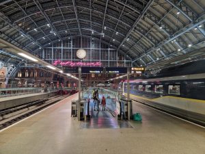 Příjez rychlovlaku Eurostar na londýnské nádraží St Pancras International. Foto: Zdopravy.cz / Jan Nevyhoštěný