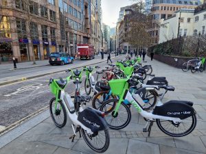 Sdílená elektrokola a cyklistika v Londýně. Foto: Zdopravy.cz / Jan Nevyhoštěný