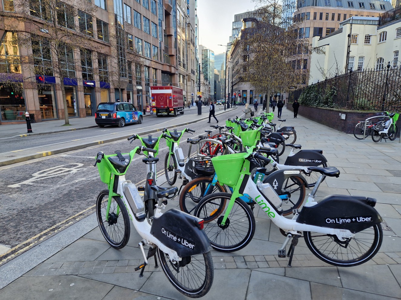 Sdílená elektrokola a cyklistika v Londýně. Foto: Zdopravy.cz / Jan Nevyhoštěný