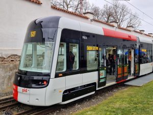 První představení tramvaje Škoda Forcity Plus 52T v Plzni. Foto: Zdopravy.cz / Jan Nevyhoštěný