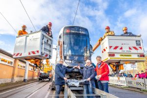 První tramvaj Stadler TINA pro Halle. Foto: Halle.de