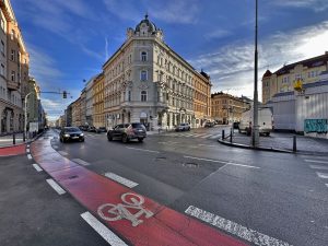 Cyklopruh ve Veletržní ulici na pražské Letné. Foto: TSK