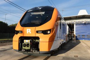 Nová jednotka Alstom Coradia Stream HC pro provoz v Barceloně a okolí. Foto: Oscar Puente