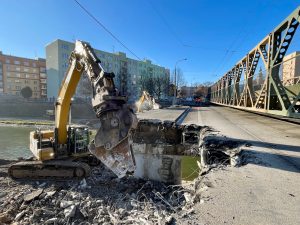 Demolice mostu v Opavě.
Foto: Zdopravy.cz / Vojtěch Očadlý