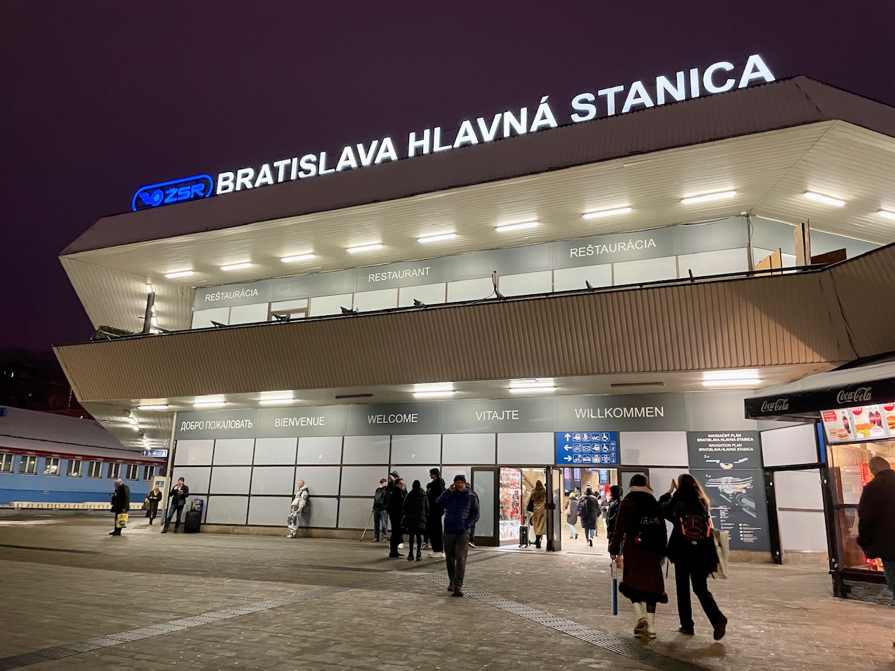 Bratislava hlavná stanica. Foto: Zdopravy.cz / Vojtěch Očadlý