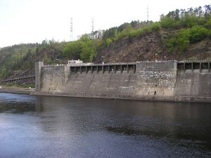 Bok zdymadla Štěchovice. Autor: Jaroslav Jelínek – Vlastní dílo, CC BY-SA 4.0, https://commons.wikimedia.org/w/index.php?curid=84993783