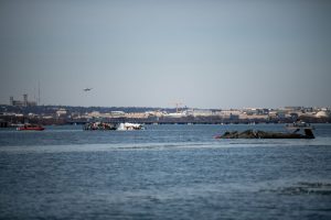 Záchranná akce na řece Potomac ve Washingtonu po srážce letadla s vrtulníkem. Foto: US Coastal Guard