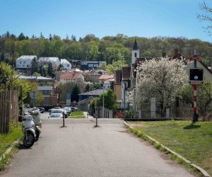 Pohled přes současnou trať v Liboci. Zdroj: Spolekliboc.cz