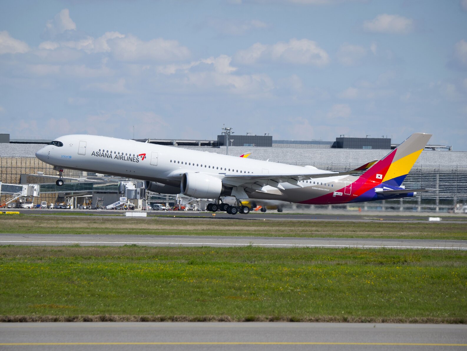 Airbus A350 letecké společnosti Asiana Airlines. Zdroj: Airbus / P. Pigeyre / master films