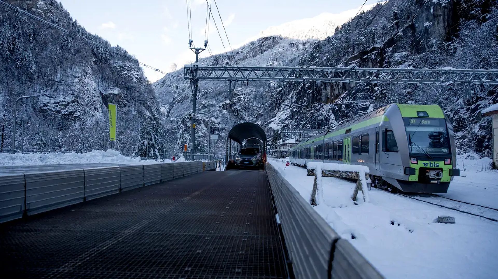 Autovlak před Simplonským tunelem. Foto: SBB