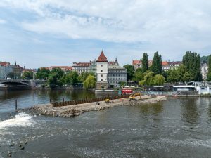 Rekonstrukce historického Šítkovského jezu pod Jiráskovým mostem v raze. Foto: Povodí Vltavy