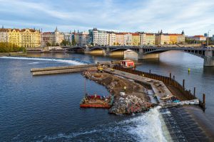 Rekonstrukce historického Šítkovského jezu pod Jiráskovým mostem v raze. Foto: Povodí Vltavy