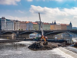 Rekonstrukce historického Šítkovského jezu pod Jiráskovým mostem v raze. Foto: Povodí Vltavy