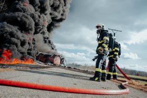 Požár cisteren nákladního vlaku u Hustopečí nad Bečvou. Foto: Hasičský záchranný sbor Olomouckého kraje