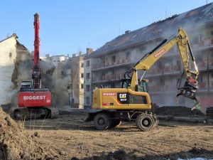 Bourání na Jateční ulici v Plzni. Foto: ŘSD