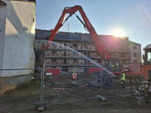 Bourání na Jateční ulici v Plzni. Foto: ŘSD