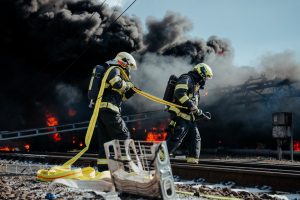 Požár cisteren nákladního vlaku u Hustopečí nad Bečvou. Foto: Hasičský záchranný sbor Olomouckého kraje