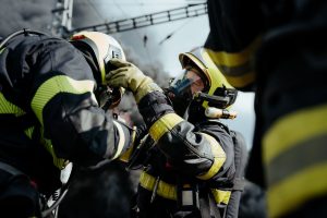 Požár cisteren nákladního vlaku u Hustopečí nad Bečvou. Foto: Hasičský záchranný sbor Olomouckého kraje