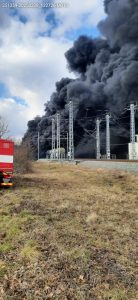 Hořící železniční cisterny u Hustopečí nad Bečvou. Zdroj: Hasiči SŽ