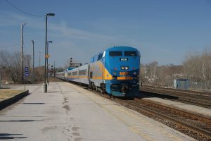 Vlak ViaRail mezi Quebecem a Montrealem. Foto: Robert Taylor / Wikimedia Commons