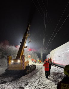 Nakolejování jednotky Stadler KISS po mimořádné události na velkém železničním zkušebním okruhu. Foto: VUZ