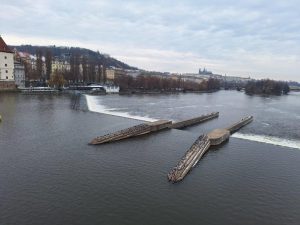 Rekonstrukce historického Šítkovského jezu pod Jiráskovým mostem v raze. Foto: Povodí Vltavy