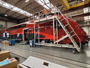 Dvoupodlažní railjet pro ÖBB ve výrobě u Stadleru.
Zdroj: Linkedin.com - Klaus Garstenauer