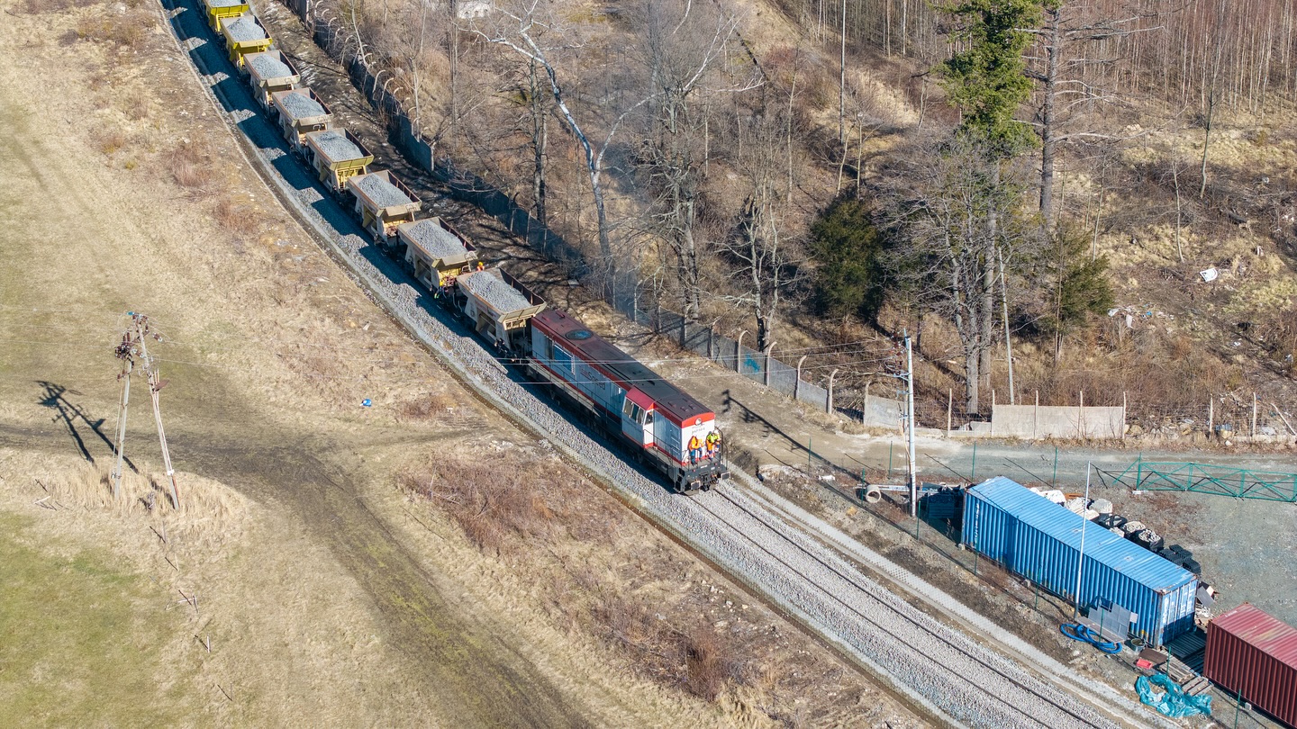 První vlak po 25 letech do stanice Karpacz. Foto: Dolnośląskie linie kolejowe