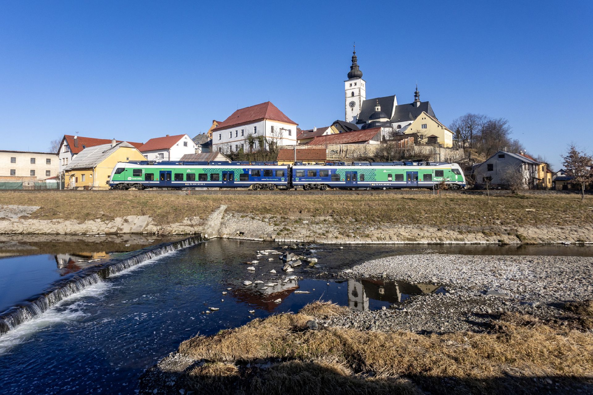 Akutrolejová jednotka 690.2 RegioPanter (BEMU) v Příboře. Foto: České dráhy