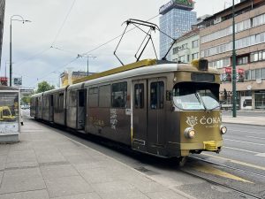 Jedna z tramvají spadající pod MHD Sarajevo