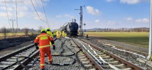 Třetí den likvidace požáru cisternového vlaku u Hustopečí nad Bečvou. Foto: Hasiči SŽ