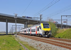 Elektrická jednotka AM 08126 v barvách SNCB (Siemens Desiro ML). Foto: Marc Ryckaert / Wikimedia Commons