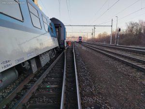 Vykolejení rychlíkových vozů mezi brněnským hlavním nádražím a Horními Heršpicemi. Foto: Správa železnic