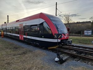 Vykolejení vlaku Arrivy ve Znojmě. Foto: Drážní inspekce