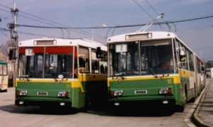 Trolejbusy Škoda 15Tr v teheránských barvách. Pramen: DPMCB
