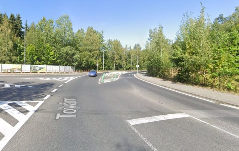 Nová jablonecká západní tangenta má na severu začínat u křižovatky ulic Tovární a Široká. Foto: Google Street View