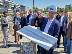 Náměstek primátora Zdeněk Hřib a šéf TSK Filip Hájek s modelem rekonstrukce Libeňského soumostí. Foto: Zdopravy.cz