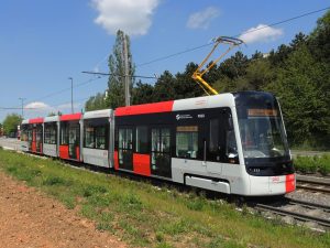 První vůz Škoda 52T během homologačních jízd v Praze. Foto: PID