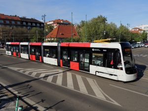 První vůz Škoda 52T během homologačních jízd v Praze. Foto: PID