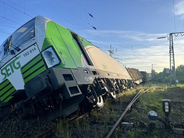 Vykolejení nákladního vlaku v Hessensku. Foto: Freiwillige Feuerwehr Borken