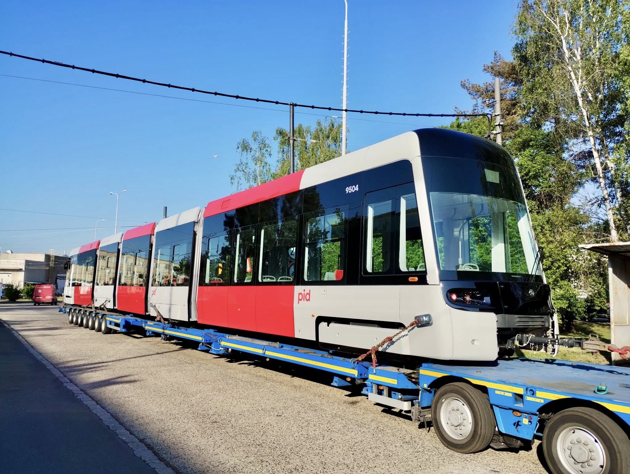 Druhý vůz Škoda 52T dorazil do Ústředních dílen DP. Foto: DPP - Filip Jiřík