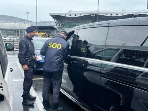 Dopravně-bezpečnostní akce na letišti Václava Havla. Zdroj: Policie ČR