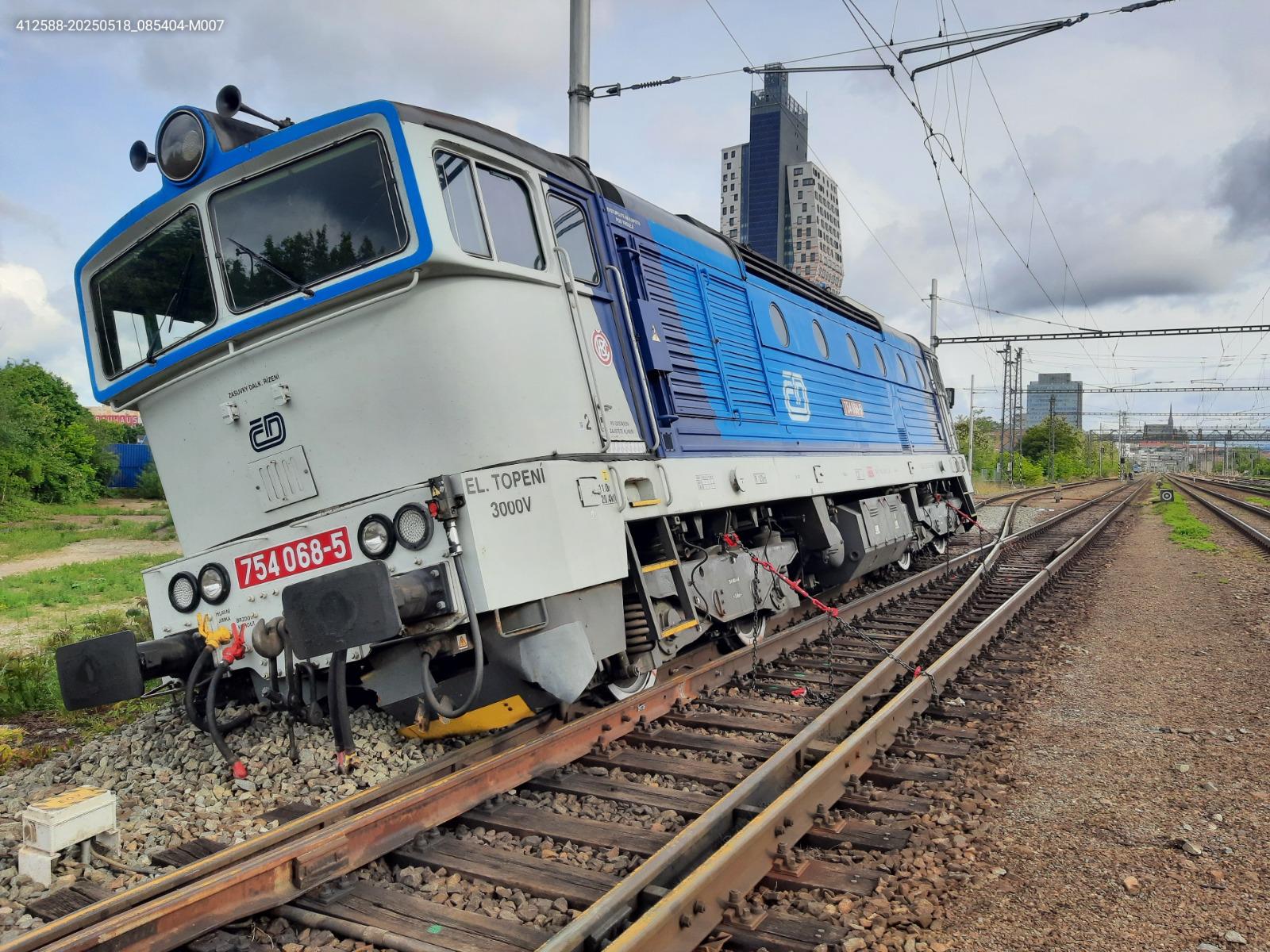 Vykolejení lokomotivy 754.068 v Brně. Foto: Správa železnic