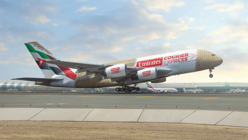 Airbus A380 Emirates jako reklama na kurýrní službu Emirates Courier Express. Zdroj: Emirates