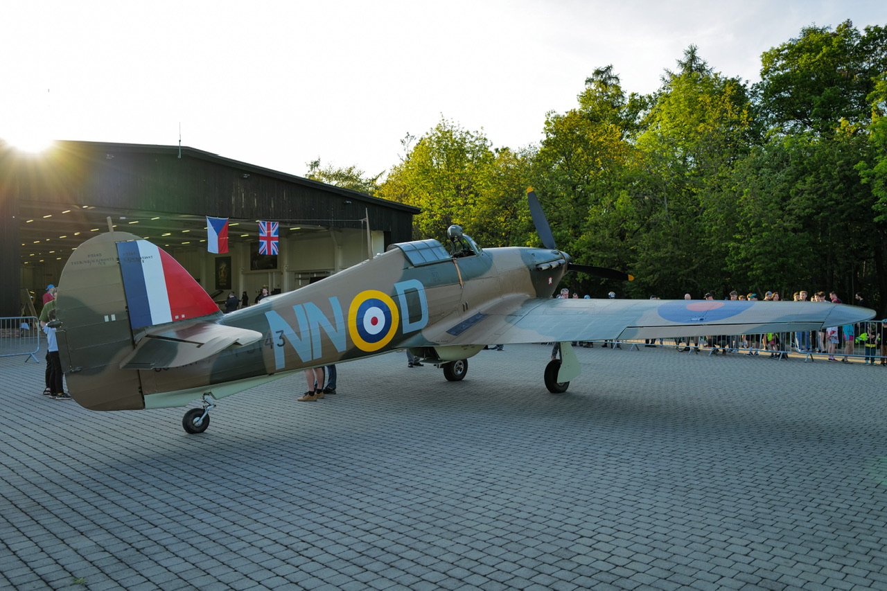 Slavnostní představení letounu Hawker Hurricane Mk.IIa. Foto: roflcopter.jpg