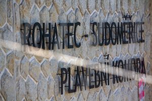 Stěna plavební komory Rohatec. Pramen: Swietelsky stavební