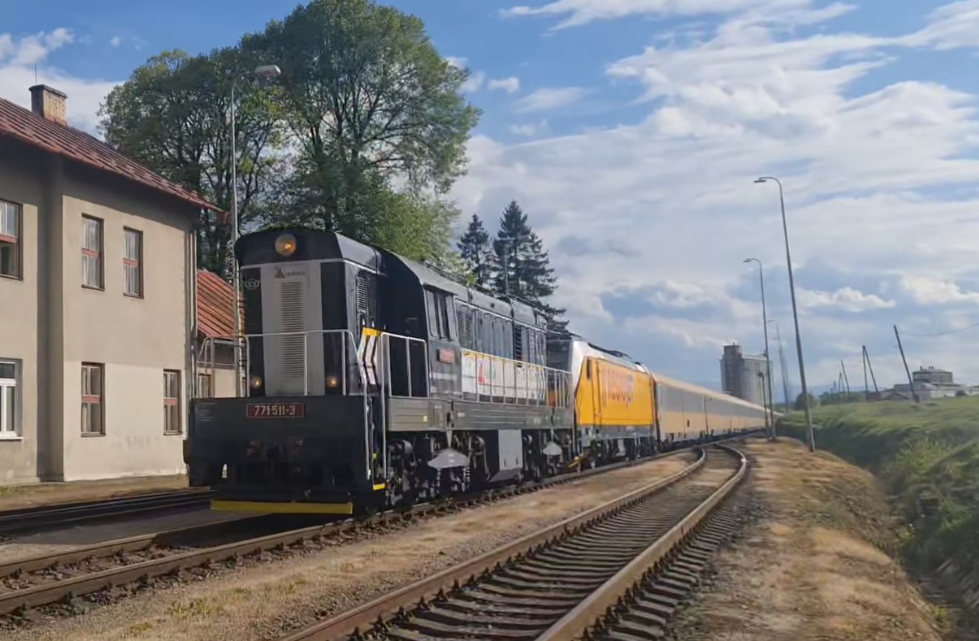 Odklon EX 30537 společnosti Regiojet kvůli pádu mostu v Popradu. Zdroj: Railpage
